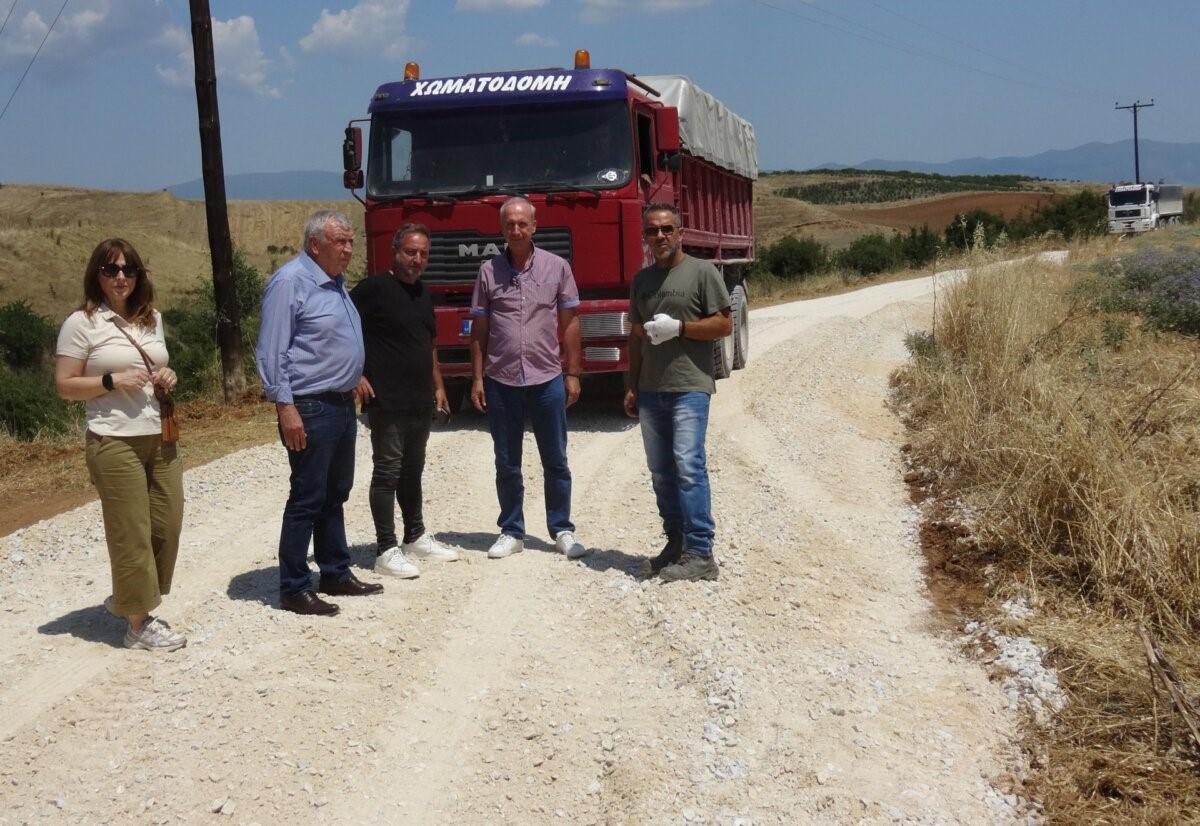 Συνεχίζεται με γοργούς ρυθμούς το έργο της αγροτικής οδοποιίας